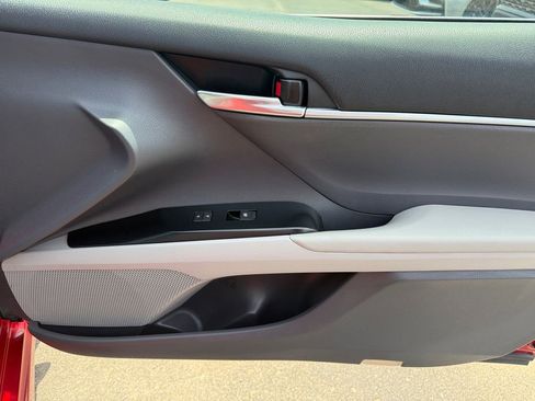 Used 2019 Toyota Camry SE FWD image 19