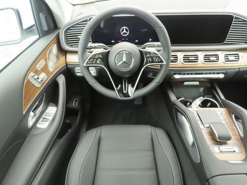 New 2026 Mercedes-Benz GLS 450 4MATIC image 11
