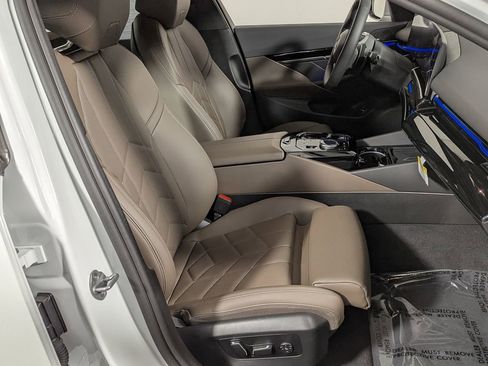 Used 2025 BMW 530i xDrive AWD/4WD image 26