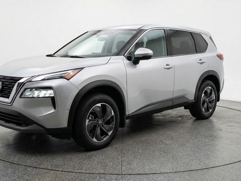 Used 2025 Nissan Rogue SV FWD image 3