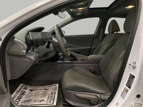 Certified 2025 Hyundai Elantra SEL FWD image 30
