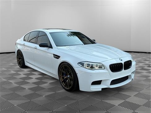 Used 2015 BMW M5 RWD image 7