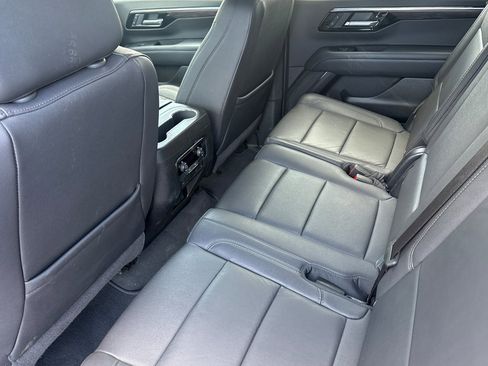 Used 2025 Chevrolet Suburban Z71 AWD/4WD image 15