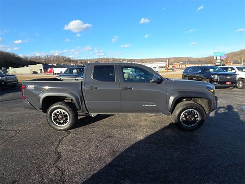 Used 2024 Toyota Tacoma TRD Sport image 10