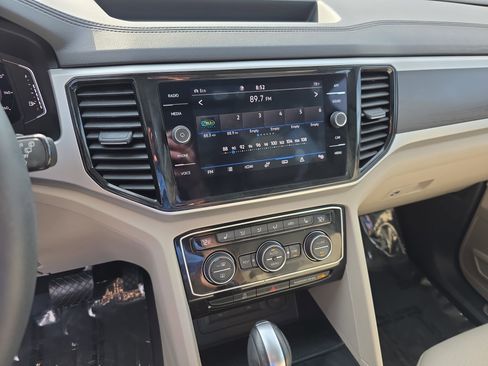 Used 2023 Volkswagen Atlas SE w/ Panoramic Sunroof Package AWD/4WD image 18
