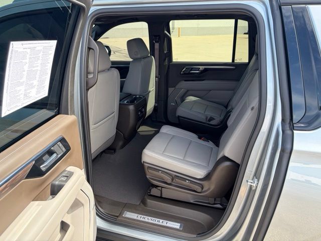 Used 2025 Chevrolet Suburban Z71 w/ Z71 Off-Road Package AWD/4WD image 12