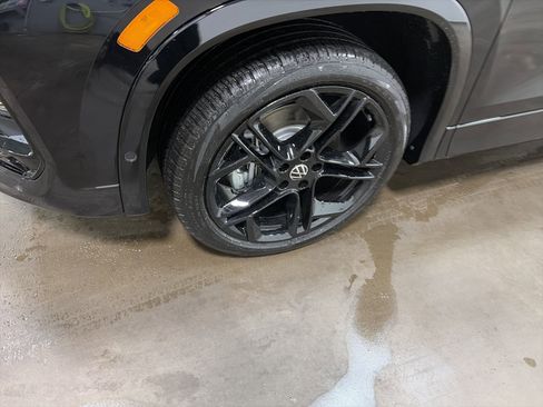 New 2026 Volkswagen Tiguan SE R-Line image 9