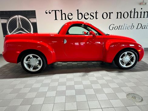 Used 2004 Chevrolet SSR w/ Preferred Equipment Group image 4