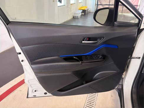 Used 2021 Toyota C-HR XLE FWD image 22