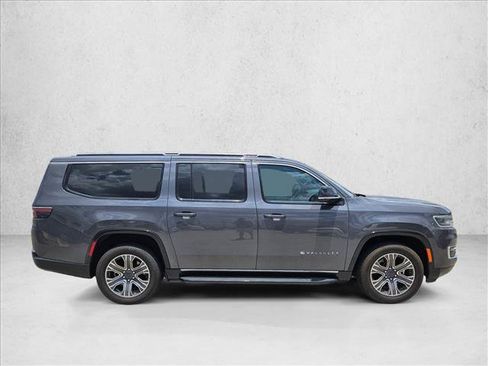 Used 2024 Jeep Wagoneer L Series II w/ Flexible Seating Group RWD image 4
