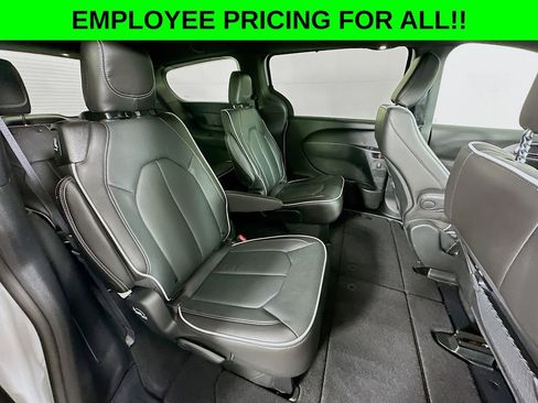 New 2026 Chrysler Pacifica Limited w/ S Appearance Package image 33