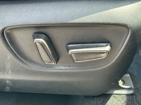 Used 2023 Toyota Highlander XLE FWD image 22