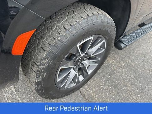 Used 2021 Chevrolet Tahoe Z71 w/ Z71 Signature Package image 18