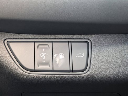 Used 2025 Genesis G70 2.5T w/ Sport Prestige Package image 33