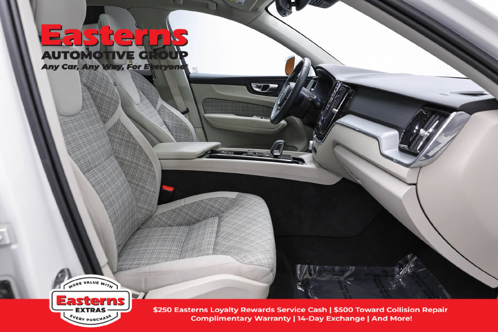 Used 2022 Volvo XC60 B5 Momentum AWD/4WD image 26