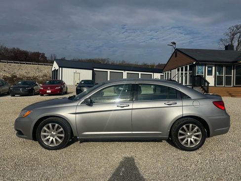 Used 2013 Chrysler 200 Touring image 2