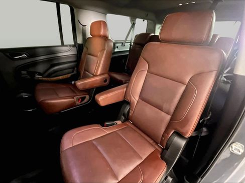 Used 2020 Chevrolet Suburban Premier w/ Premier Plus Edition AWD/4WD image 19