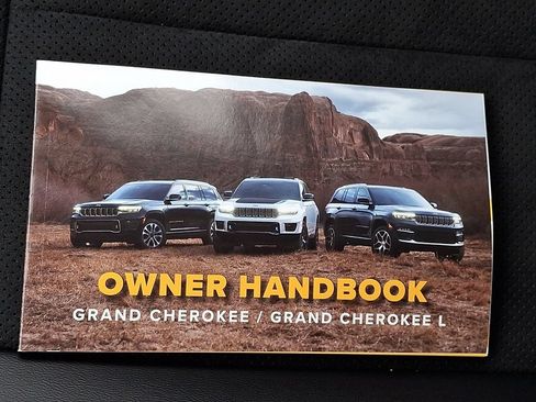 Used 2025 Jeep Grand Cherokee Altitude AWD/4WD image 28