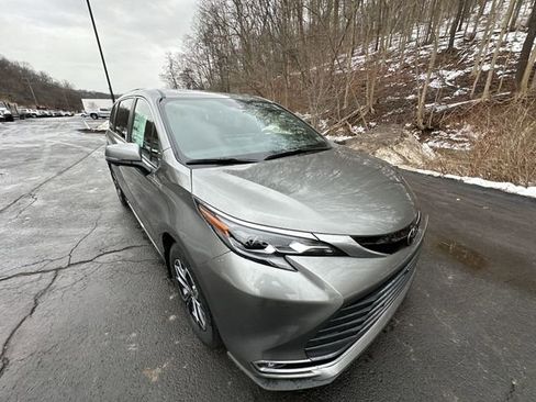 New 2026 Toyota Sienna Platinum image 11