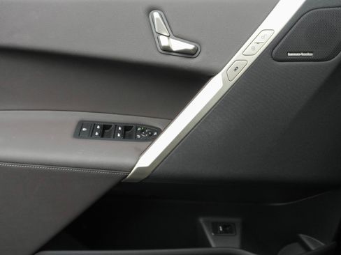 Used 2023 BMW iX xDrive50 w/ Sport Package image 28