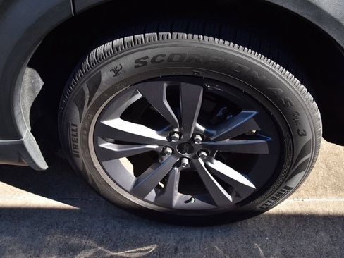 Used 2022 Ford Explorer XLT w/ Equipment Group 202A image 12