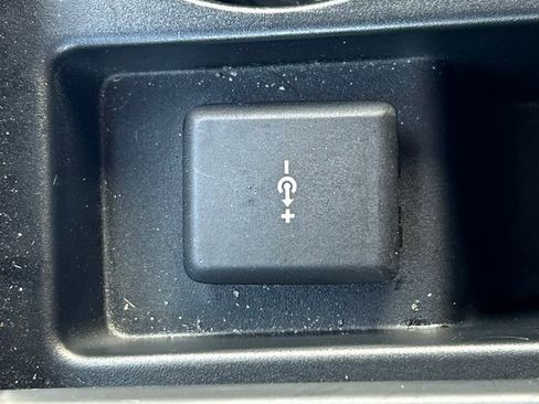 Used 2024 Jaguar F-PACE R-Dynamic S image 37