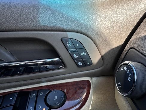 Used 2013 Chevrolet Tahoe LTZ image 30