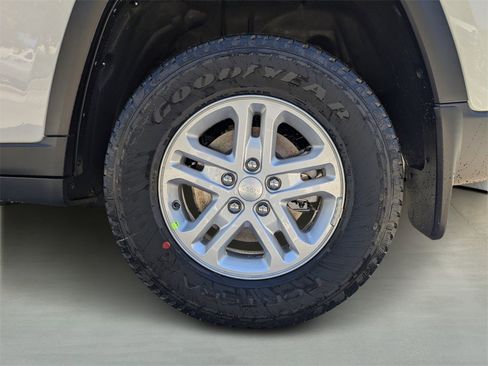 New 2025 Jeep Grand Cherokee Laredo w/ MOPAR Finishing Package image 6