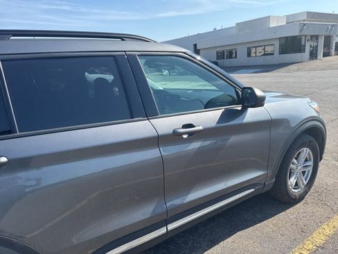 Used 2023 Ford Explorer XLT AWD/4WD image 25