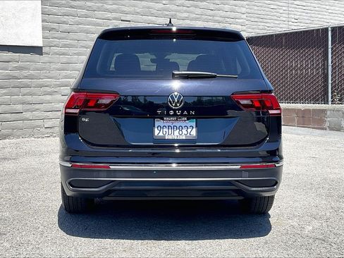 Certified 2023 Volkswagen Tiguan SE FWD image 3