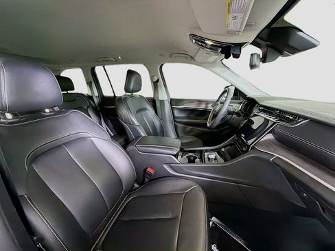 Used 2023 Jeep Grand Cherokee Limited w/ Black Appearance Package image 29