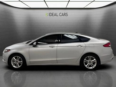 Used 2018 Ford Fusion SE w/ Fusion SE Technology Package FWD image 8