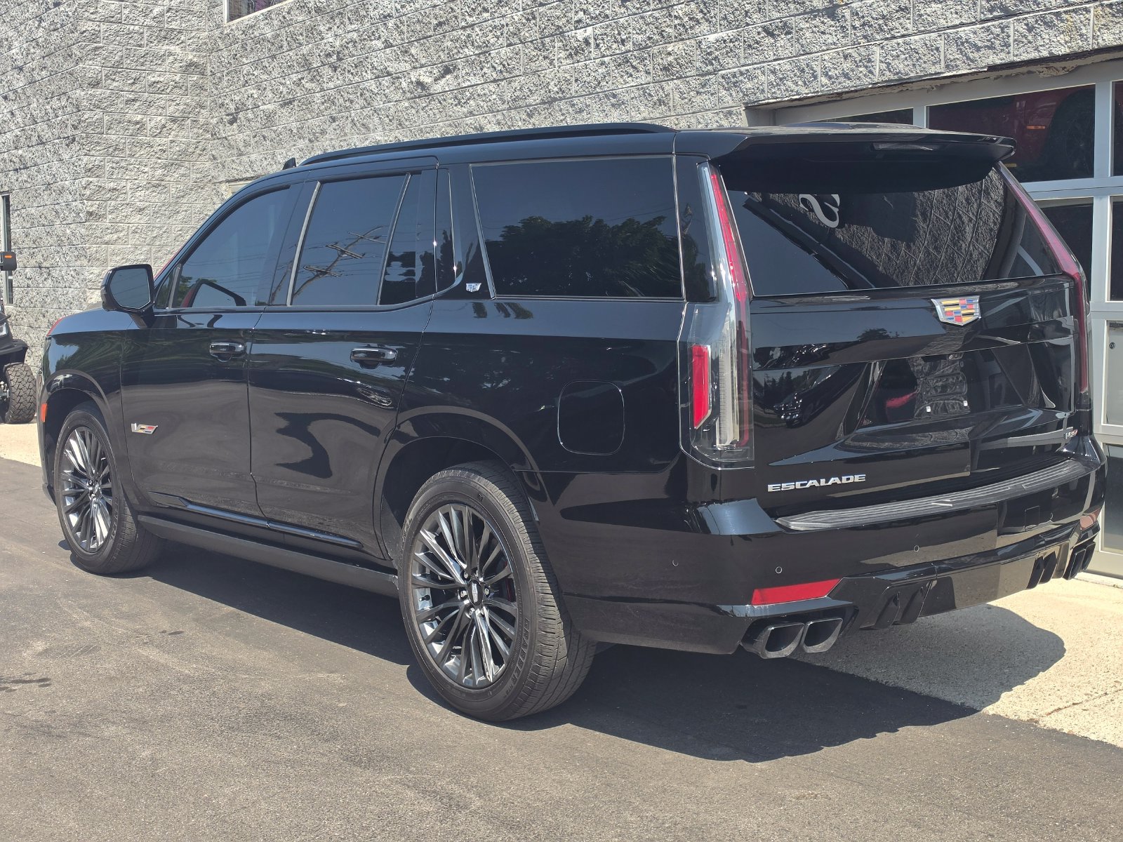 Used 2023 Cadillac Escalade V AWD/4WD image 5