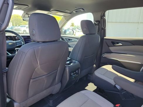 Certified 2025 Chevrolet Traverse LT FWD image 11