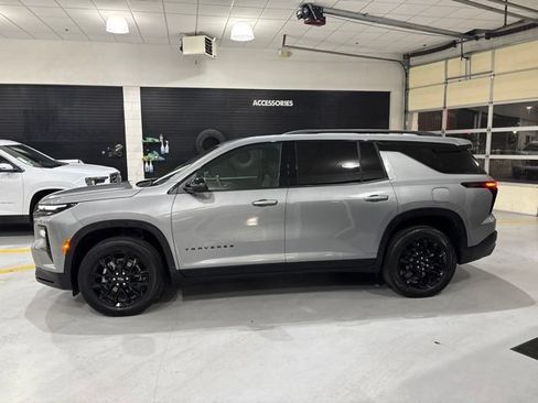 Used 2024 Chevrolet Traverse LT w/ Midnight/Sport Edition AWD/4WD image 5