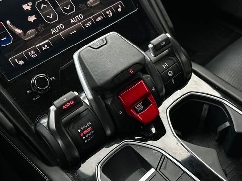 Used 2022 Lamborghini Urus image 20