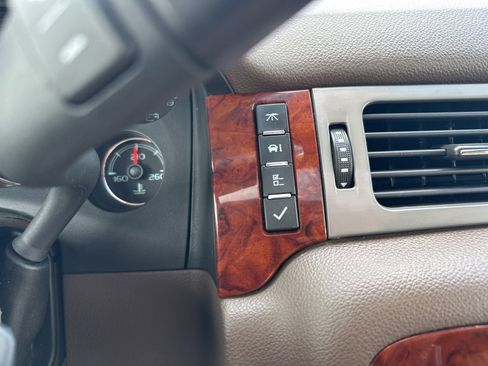 Used 2013 Chevrolet Suburban LTZ AWD/4WD image 59