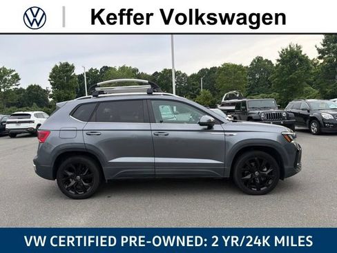 Used 2022 Volkswagen Taos SE FWD image 8