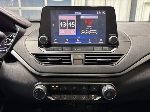 Used 2021 Nissan Altima 2.5 SR w/ SR Premium Package image 9