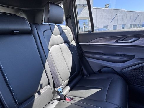 New 2025 Jeep Grand Cherokee Limited w/ Black Appearance Package image 22