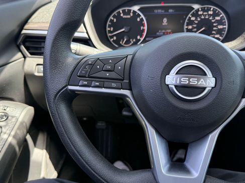 Certified 2025 Nissan Altima 2.5 SV FWD image 18