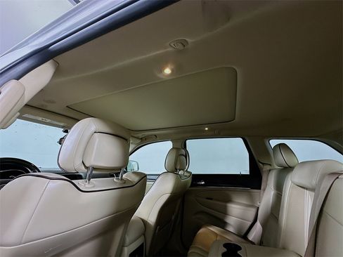 Used 2019 Jeep Grand Cherokee Overland image 13