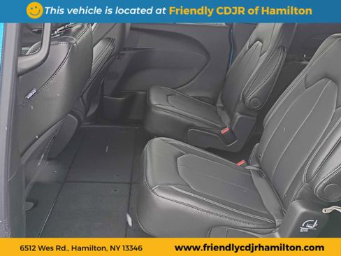 New 2026 Chrysler Pacifica Select image 12