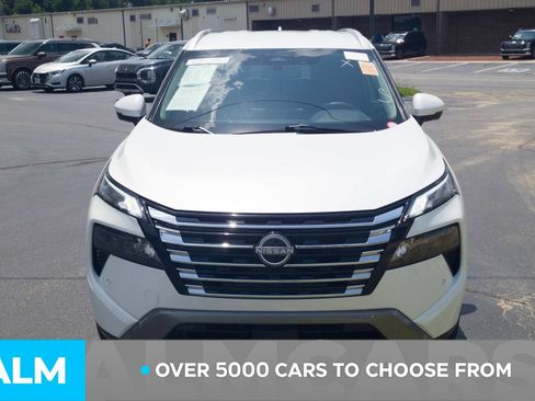 Used 2025 Nissan Rogue SL AWD/4WD image 2