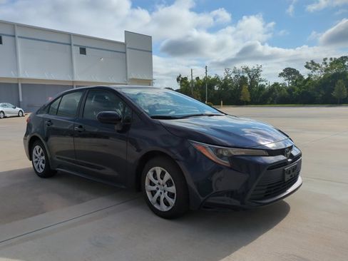 Used 2023 Toyota Corolla LE FWD image 3