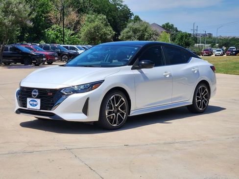 Used 2024 Nissan Sentra SR FWD image 3