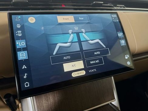 Used 2025 Land Rover Range Rover Long Wheelbase SE AWD/4WD image 18