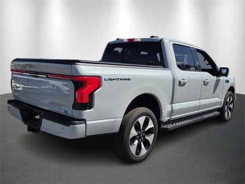 Used 2024 Ford F150 Lightning Platinum image 5