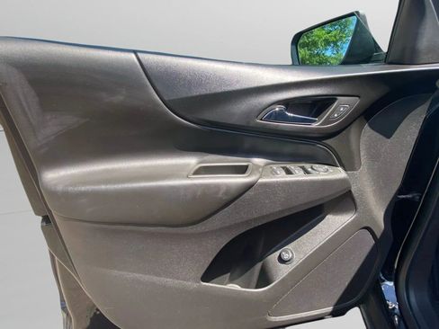 Used 2022 Chevrolet Equinox LT w/ Driver Convenience Package image 49