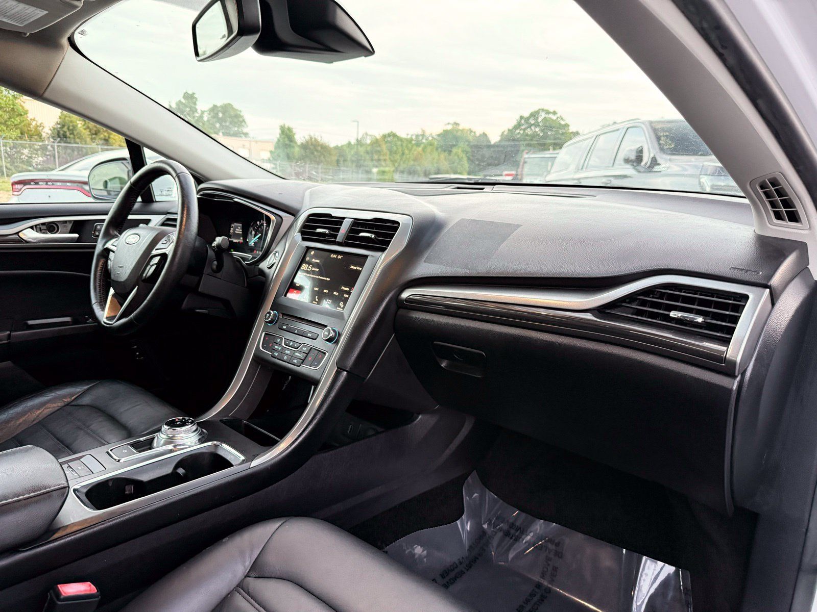 Used 2018 Ford Fusion SE w/ Equipment Group 602A FWD image 22